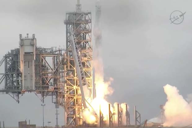 Blastoff! SpaceX Launches From Historic Launch Pad 39A | Video